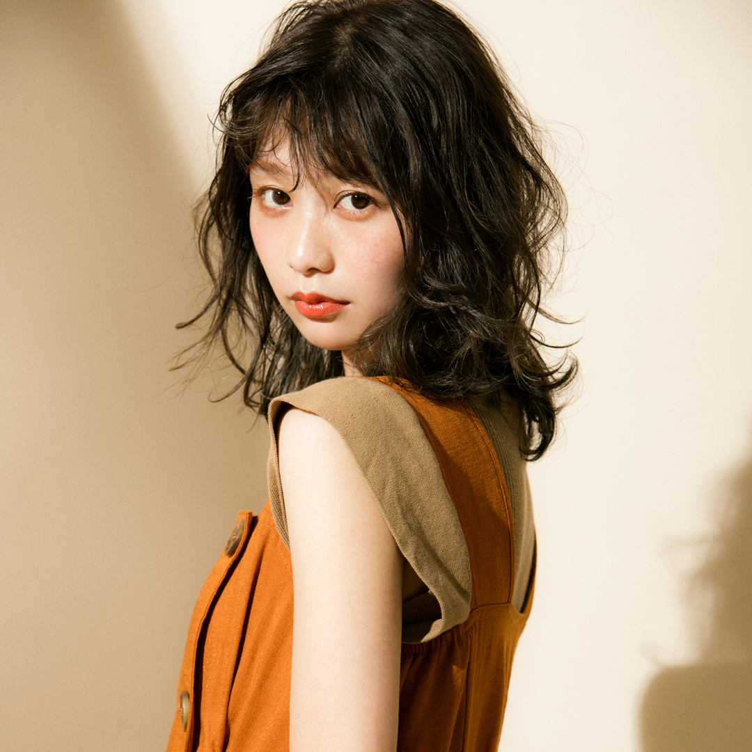 好感度ナンバーワン！前髪を変えるだけでとっても印象が変わる可愛いセミロングヘアカタログ