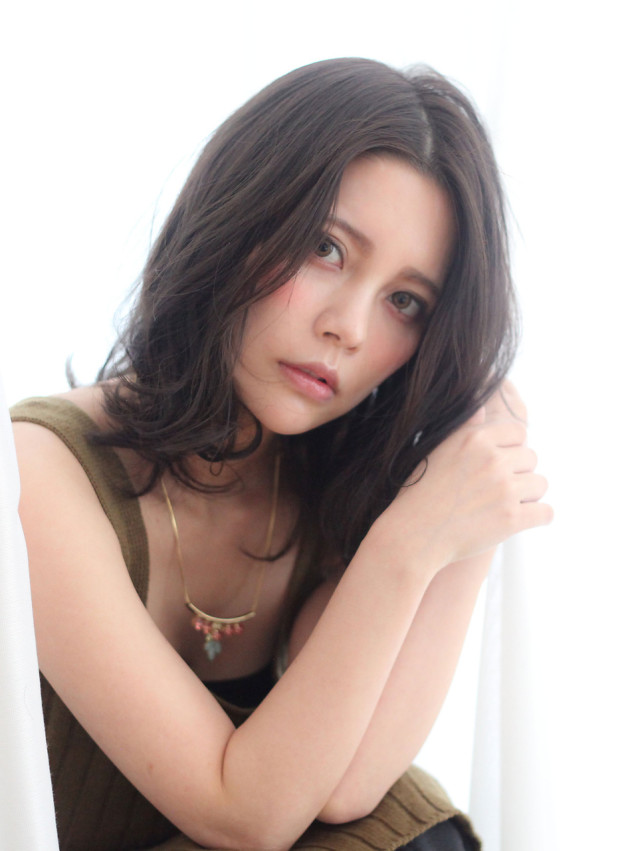 丸顔さんに似合うセミロングの髪型【パーマヘアスタイル】